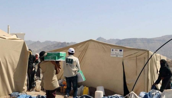 KSrelief distributed on Monday 5,650 packs of dates to displaced and affected families in Aden, Dhale and Abyan governorates, Yemen.
