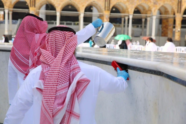 60 kg of oud being used to perfume, fumigate Kaaba and Grand Mosque 10 times a day