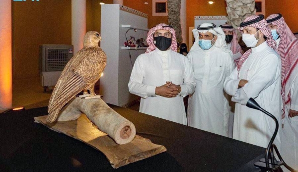 Deputy Minister of Culture Hamid Mohammed Fayez, a number of executive heads of cultural commissions, employees of the Ministry of Culture, and figures interested in heritage at the Heritage Commission celebrations Sunday.