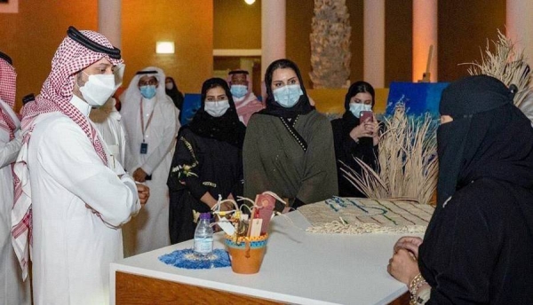 Deputy Minister of Culture Hamid Mohammed Fayez, a number of executive heads of cultural commissions, employees of the Ministry of Culture, and figures interested in heritage at the Heritage Commission celebrations Sunday.