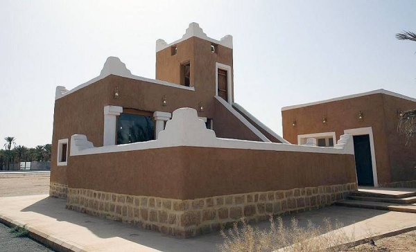 The historical importance of Al-Ajlan Mosque is due to being one of the oldest mosques and it was located outside the old wall of Buraidah. It was established more than 350 years ago.