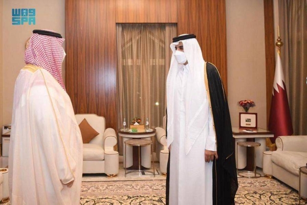 L’émir du Qatar rencontre un ministre saoudien et cherche à renforcer les relations bilatérales