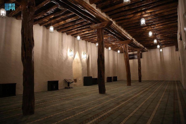 Located in the center of Akesah town, northwest of Al-Namas governorate in Asir Region, the historic Akesah Mosque is distinguished by its construction in the Sarat style and is one of the oldest heritage buildings in the region. 