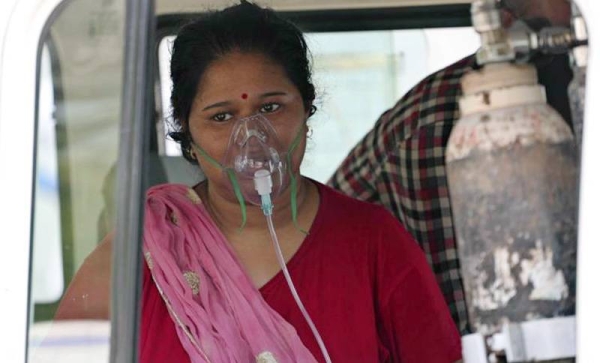 
A COVID-19 patient wearing oxygen mask waits inside a vehicle to be attended and admitted in a dedicated COVID-19 government hospital in Ahmedabad, India. — courtesy Twitter
