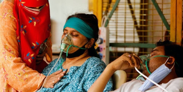 COVID-19 patients with breathing difficulties wait to receive life-saving oxygen at a place of worship in Ghaziabad, India. — courtesy UNICEF/Amarjeet Singh