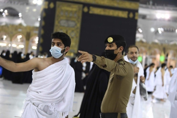 Security men exert distinctive efforts in providing humanitarian services at the Grand Mosque