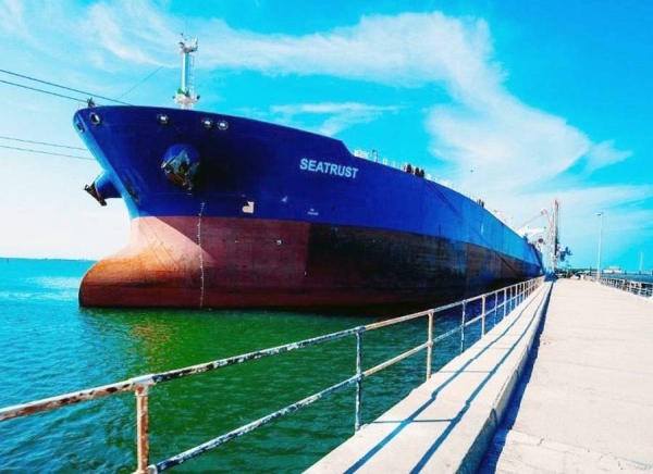 The first shipment of the oil derivatives grant provided by the Kingdom of Saudi Arabia, represented by SDRPY arrived at the port of Aden Saturday.