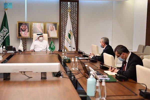 Supervisor General of the King Salman Humanitarian Aid and Relief Center (KSrelief) Abdullah Al-Rabeeah met on Thursday with a delegation of the Center for Humanitarian Dialogue.