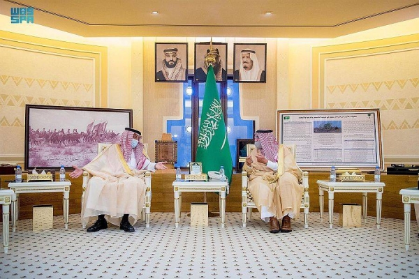 Governor of Qassim Region Prince Faisal Bin Mishaal Bin Saud received here on Thursday Minister of Commerce Majid Al-Qasabi, who is also the acting minister of media, during the minister's visit to the region.