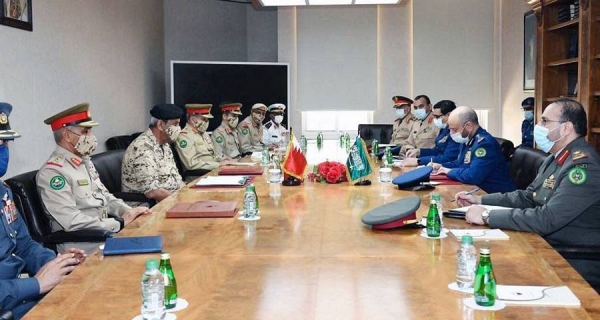 Commander-in-Chief of the Bahrain Defense Force Field Marshal Shaikh Khalifa Bin Ahmed Al Khalifa received here on Sunday the Chief of the Saudi General Staff Lt. Gen. Fayyad Bin Hamed Al-Ruwaili, and his accompanying delegation.