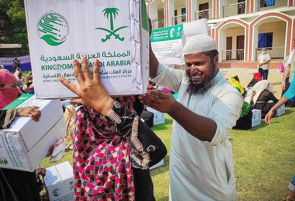 Advisor at the Royal Court and Supervisor General of King Salman Humanitarian Aid and Relief Center (KSrelief) Dr. Abdullah Bin Abdulaziz Al-Rabeeah met here Tuesday with Saudi Arabia-based US Charge d'affaires Martina Strong.
