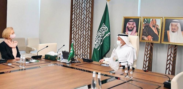 Advisor at the Royal Court and Supervisor General of King Salman Humanitarian Aid and Relief Center (KSrelief) Dr. Abdullah Bin Abdulaziz Al-Rabeeah met here Tuesday with Saudi Arabia-based US Charge d'affaires Martina Strong.
