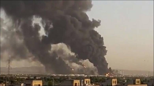  A huge fire has engulfed an oil refinery situated in the southern part of the Iranian capital Tehran, Iran's semi-official news agency Tasnim reported. — Courtesy photo