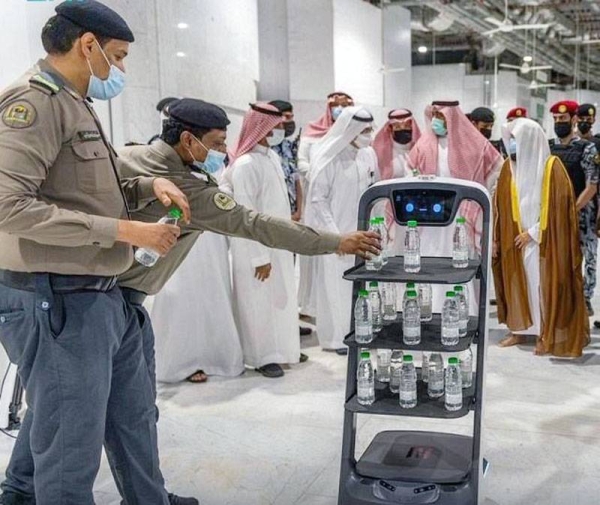 President of the Presidency of the Affair of the Two Holy Mosques Sheikh Dr. Abdulrahman Bin Abdulaziz Al-Sudais inaugurated yesterday a smart robot system to distribute bottles of Zamzam water.

