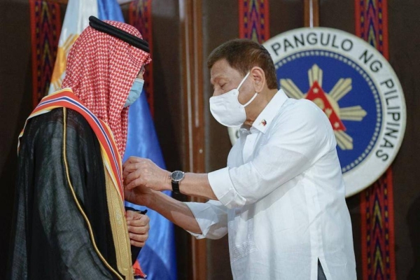 Philippine President Rodrigo Duterte on Monday conferred the Order of Sikatuna with the rank of Datu on outgoing Saudi Arabia’s Ambassador to the Philippines Dr. Abdullah Al-Bussairy.