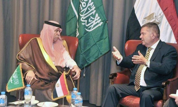 Minister of Commerce and acting Minister of Media of the Kingdom of Saudi Arabia Dr. Majid Bin Abdullah Al-Qasabi met here Monday with a number of Egyptian ministers and senior officials.