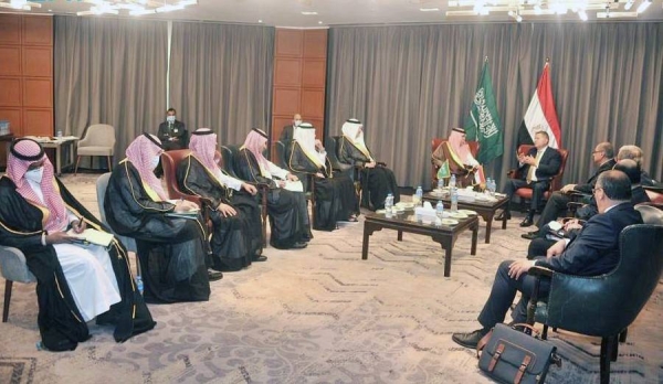 Minister of Commerce and acting Minister of Media of the Kingdom of Saudi Arabia Dr. Majid Bin Abdullah Al-Qasabi met here Monday with a number of Egyptian ministers and senior officials.