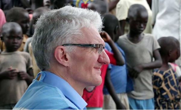 File photo of Mark Lowcock, under-secretary-general for Humanitarian Affairs and Emergency Relief Coordinator, meets with South Sudanese displaced by the conflict in Central Equatoria, sheltering in Gezira in the outskirts of Yei Town. — courtesy UNMISS/Eric Kanalstein


Mark Lowcock, under-secretary-general for Humanitarian Affairs and Emergency Relief Coordinator, meets a group of young volunteers who are helping the government and humanitarian organizations tackle the recurrent disease outbreaks in Kassala, Sudan. — courtesy OCHA/Saviano Abreu