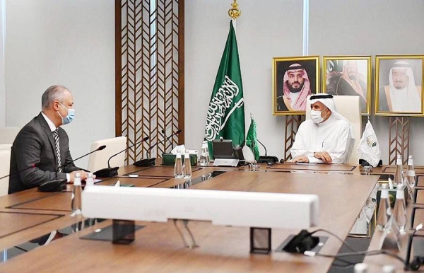 Advisor at the Royal Court and Supervisor General of King Salman Humanitarian Aid and Relief Center (KSrelief) Dr. Abdullah Bin Abdulaziz Al Rabeeah met in Riyadh Monday with Regional Representative of the United Nations High Commissioner for Refugees (UNHCR) to the Gulf Cooperation Council (GCC) for Arab States Khaled Khalifa.
