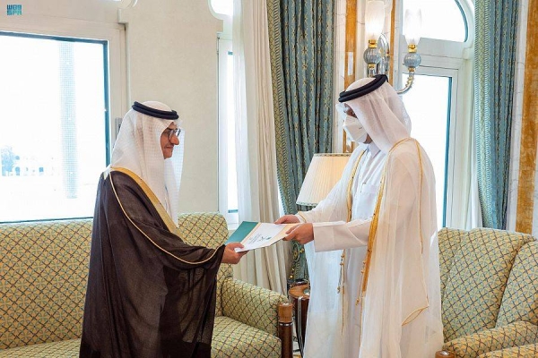  Newly-appointed Saudi Ambassador to Qatar Mansour Bin Khalid Bin Farhan presented on Monday a copy of his credentials to Qatar’s Deputy Prime Minister and Foreign Minister Sheikh Mohammed Bin Abdulrahman Al-Thani, the Saudi Press Agency (SPA) reported.