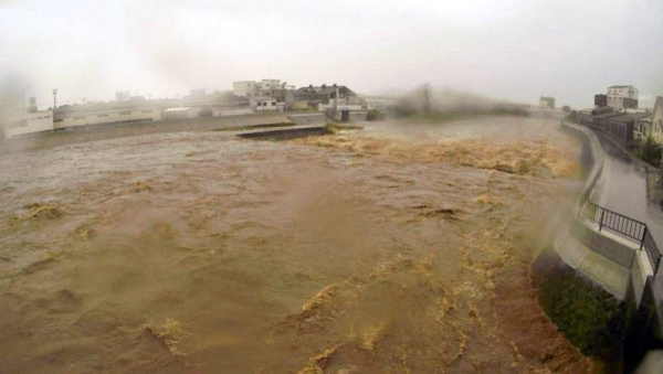 Black water mixed with soil and sand flowing rapidly from the top of a mountain at about 10:30 a.m. in Atami, Shizuoka Prefecture. — courtesy Twitter