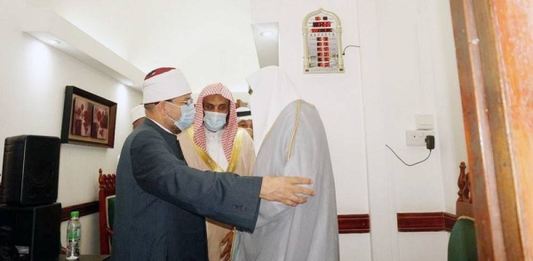 Egyptian Awqaf Minister Mohamed Mokhtar Gomaa, and the accompanying delegation, visited Quba Mosque Sunday to perform prayer.