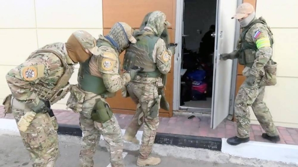 File photo of Russian forces conducting search operations in Moscow. Russian authorities announced Monday that they had thwarted a series of terror attacks planned by the Daesh group.