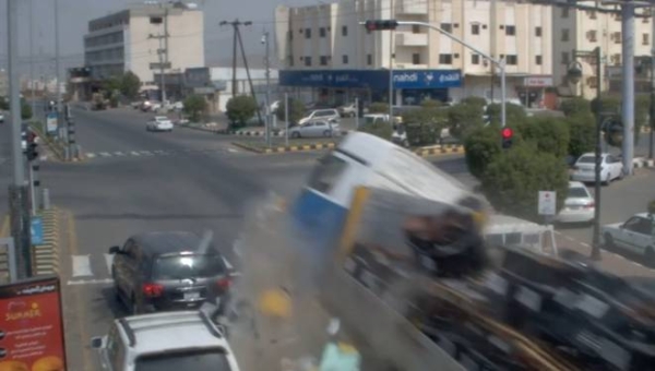 2 die as truck crashes into cars in Mahayil Asir