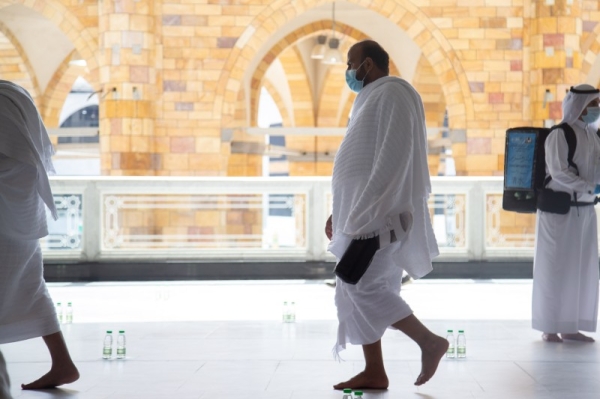 Deputy Minister of Hajj and Umrah Dr. Abdul Fattah Mashat urged all those aspiring pilgrims, who obtained the Hajj permits, to take the second dose of the vaccine within the next 48 hours.