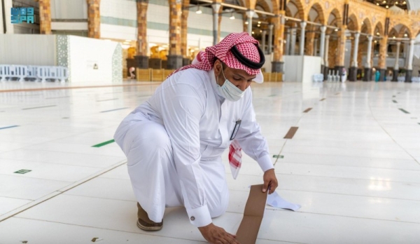 There are a total of 25 special circular tracks on mataf in addition to four tracks on the ground floor and five tracks on the first floor of the mataf building.