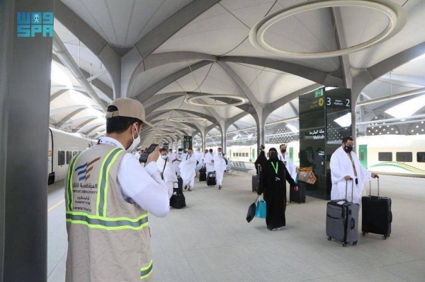 The first batch of pilgrims coming from Jeddah and Madinah by the Haramain High-Speed Railway arrived in Makkah on Saturday (Dhu Al-Hijjah 7), the Saudi Press Agency reported.