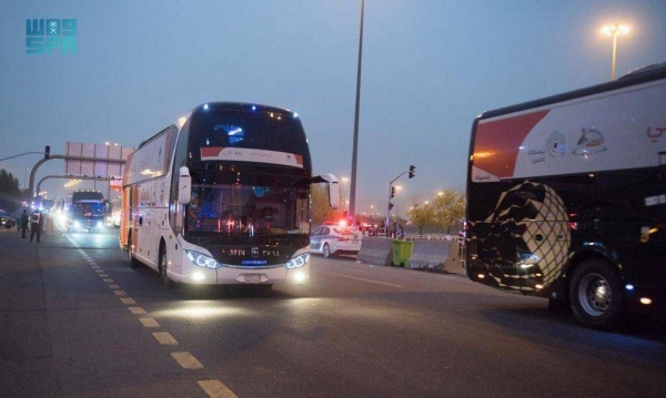  After standing at Mount Arafat in the day, pilgrims began to move to Muzdalifah after the sunset on Monday, the Saudi Press Agency reported.
