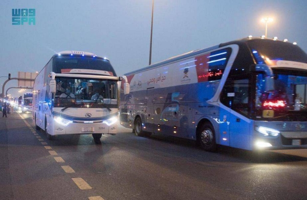  After standing at Mount Arafat in the day, pilgrims began to move to Muzdalifah after the sunset on Monday, the Saudi Press Agency reported.
