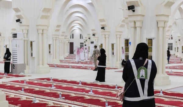 Ministry of Islamic Affairs employs female staff to serve pilgrims