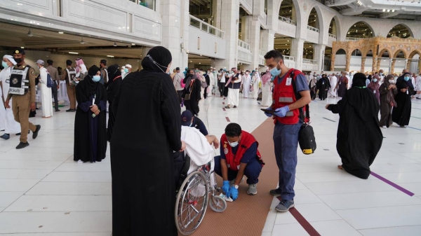 Ambulance teams stationed in Makkah city and holy sites responded to 1,269 medical and injury cases. Out of the total cases, 602 were transferred to hospitals, and 649 were attended to on the spot.
