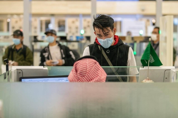 More than 18,000 foreigners left the labor market in the first three months of the current year while compared to 137,000 who left their jobs between the third and fourth quarters of last year.