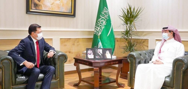 President of Human Rights Commission (HRC) Dr. Awwad Bin Saleh Al-Awwad received at his office on Wednesday the Ambassador of the United Mexican States to the Kingdom of Saudi Arabia, Aníbal Gómez Toledo.
