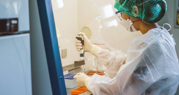 A laboratory scientist works at a WHO collaborating research center in Thailand. (file). — courtesy WHO/Ploy Phutpheng