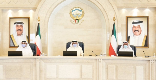  Kuwait's cabinet has told all government departments to limit spending to at least 10 percent as it looks to address the country's budget deficit. – KUNA