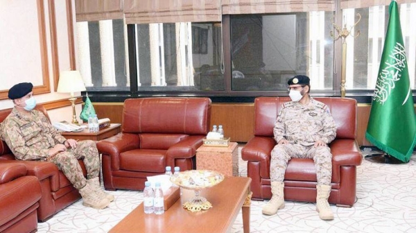 Deputy Chief of the General Staff and Acting Joint Forces Commander Lt. Gen. Motlaq Bin Salem Al-Azimah met on Monday with the Director General of the Joint Chiefs of Staff of the Pakistani Army Lt. Gen. Mohammad Chiragh Haider.
