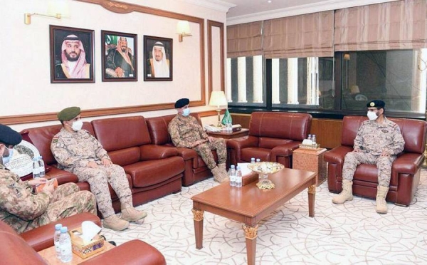 Deputy Chief of the General Staff and Acting Joint Forces Commander Lt. Gen. Motlaq Bin Salem Al-Azimah met on Monday with the Director General of the Joint Chiefs of Staff of the Pakistani Army Lt. Gen. Mohammad Chiragh Haider.