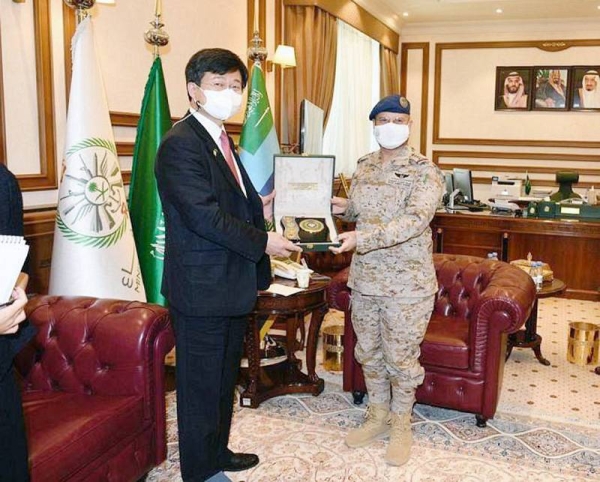 Chief of General Staff Lt. Gen. Fayyadh Bin Hamid Al-Ruwaili met here Sunday the South Korean Minister of Defense Acquisition Program Administration Kang Eun-ho.