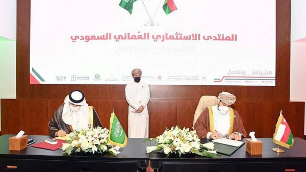 Minister of Investment Eng. Khalid Bin Abdulaziz Al-Falih and Omani Minister of Commerce, Industry and Investment Promotion Qais Bin Mohammed Al-Yousef  signed a memorandum of understanding for cooperation in encouraging investment in Muscat on Monday.