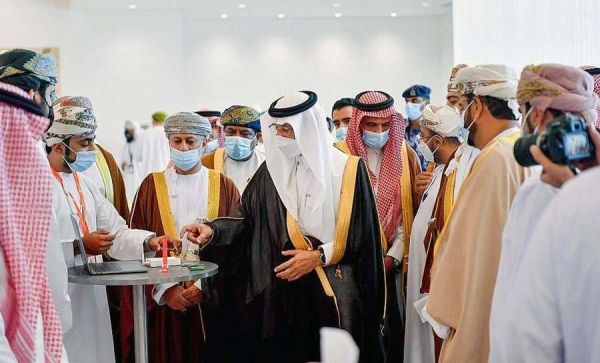 Minister of Investment Eng. Khalid Bin Abdulaziz Al-Falih and Omani Minister of Commerce, Industry and Investment Promotion Qais Bin Mohammed Al-Yousef  signed a memorandum of understanding for cooperation in encouraging investment in Muscat on Monday.