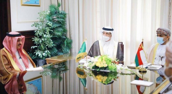 Minister of Investment, Eng. Khalid Bin Abdulaziz Al-Falih met Monday the Omani Minister of Agricultural Wealth, Fisheries and Water Resources Dr. Saud Bin Hamoud Al Habsi.
