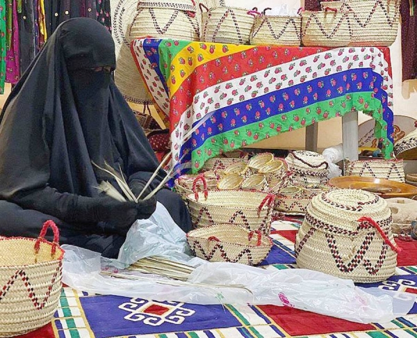 The wicker products crafting (known as Al-Khoos) in Wadi Al-Dawasir Governorate represents an important traditional weaving technique historically practiced by women.