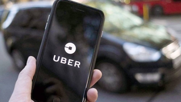 Uber drivers in the Netherlands are entitled to the same employment benefits as taxi drivers, a court has ruled.