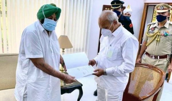 
Punjab Chief Minister Captain Amarinder Singh submits his resignation letter to Governor Banwarilal Purohit at the Raj Bhavan in Chandigarh on Saturday, 2021. — courtesy Twitter