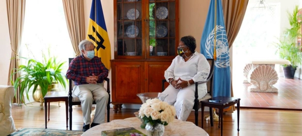 UN Secretary-General António Guterres (left) meets Mia Mottley, the Prime Minister of Barbados in Bridgetown on Sunday.