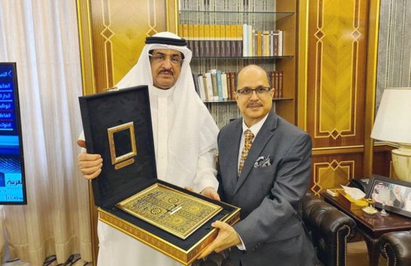 Acting Minister of Hajj and Umrah Dr. Issam Bin Saad Bin Saeed here Monday received Indian Ambassador to Saudi Arabia Ausaf Sayeed and an accompanying delegation.